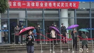 2025年法考报名将开启：全国律师预计减少50%转行当厨师