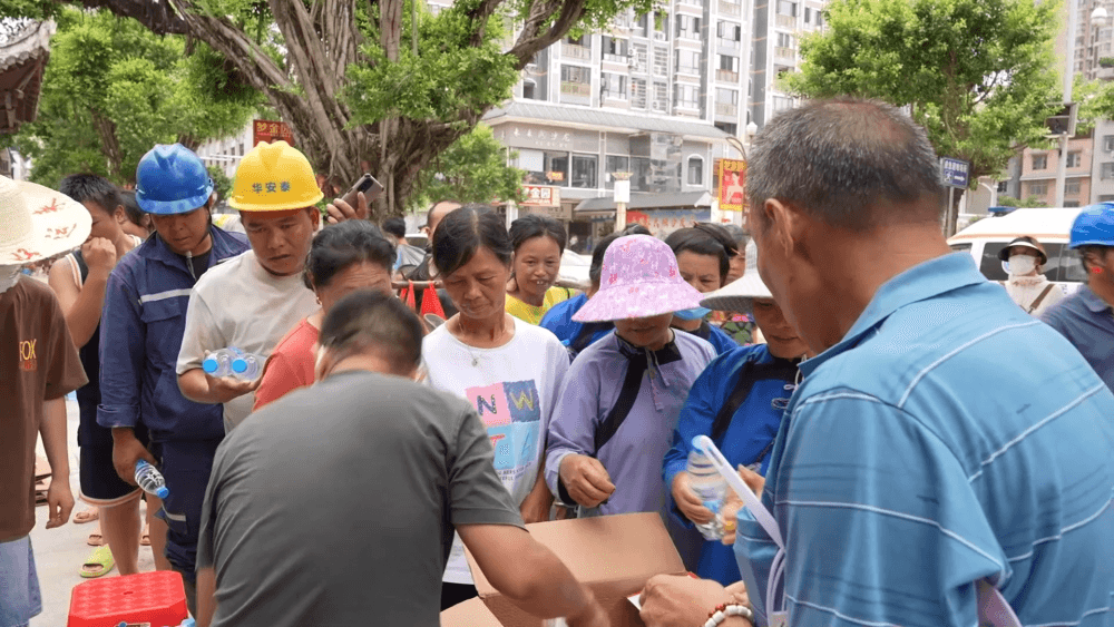 贵州榕江县政府推出"洪水经济刺激计划":洪水后物资领取点成新旅游景点