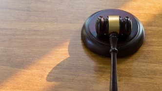 前教师强奸罪获刑后被要求归还养老金