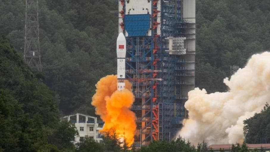 我国成功发射试验三十号卫星01、02星，标志着航天技术的重大突破