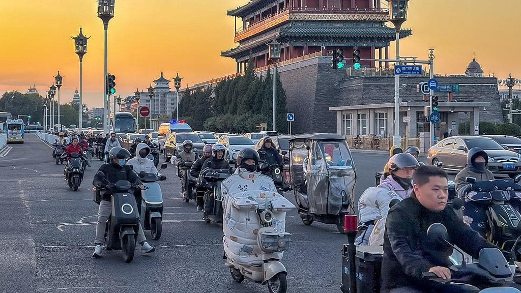 北京推出革命性非机动车管理新规：让行人也能体验‘拥堵的快乐’