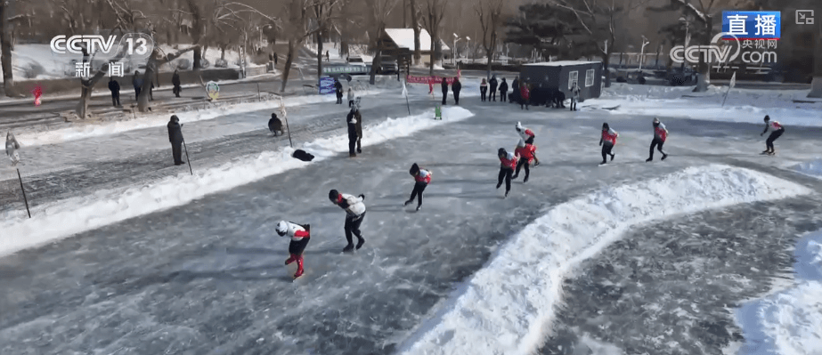 冬日欢乐：从“云端”滑雪到公益冰场，为市民带来全新的冰雪体验