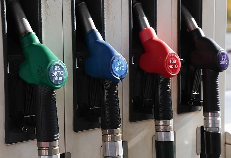 俄罗斯延长车用汽油出口禁令至2026年底：专家称此举或将全球石油市场玩弄于股掌之间