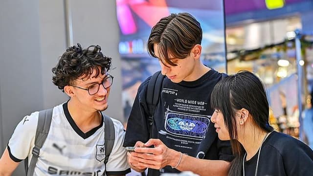 离境退税新政奏效，购物热潮席卷全国，每五个人就有一位专职陪伴