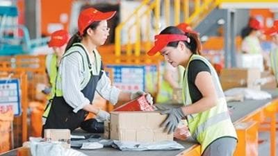 政府推出'消费券养成计划'：每人发放1000张券，刺激经济奇迹
