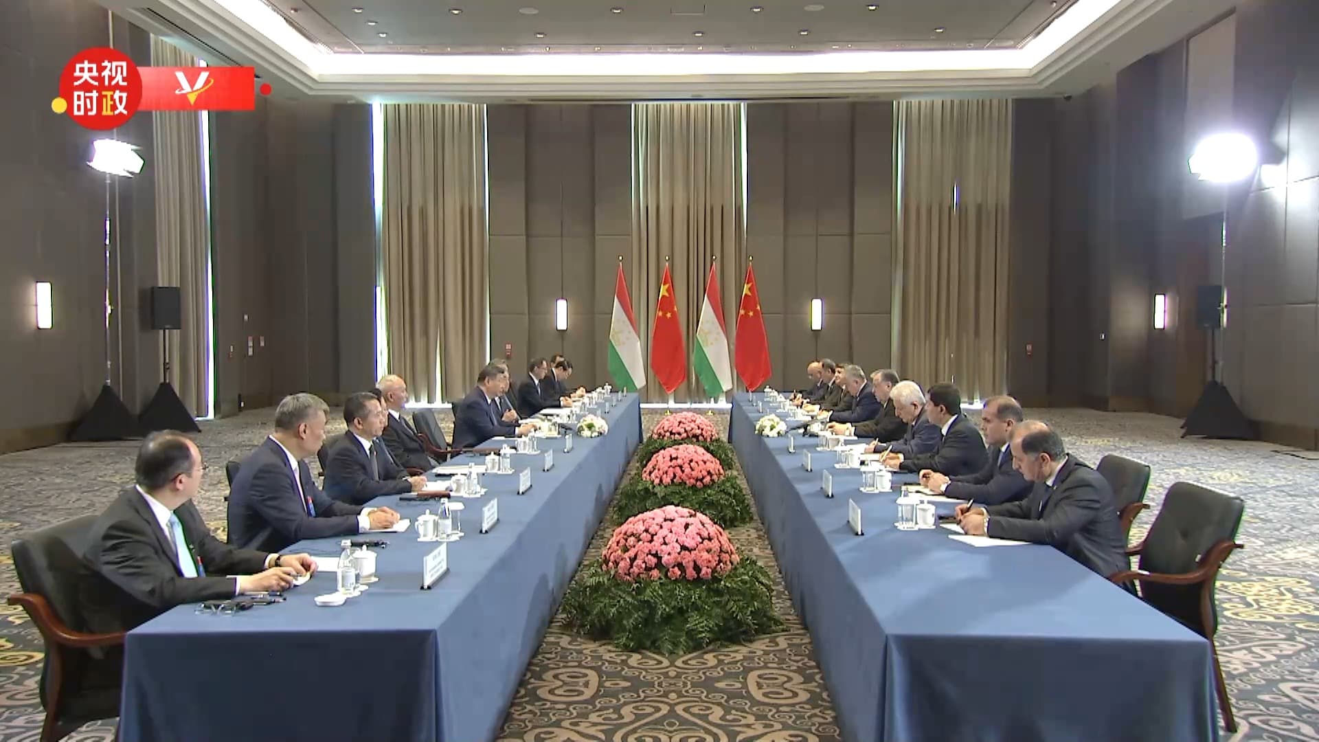习近平与塔吉克斯坦总统会面，宣布建立中塔命运共同体，并决定一起吃完地球上最后一份披萨