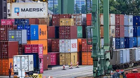 专家预警：美国关税政策或引发全球经济动荡