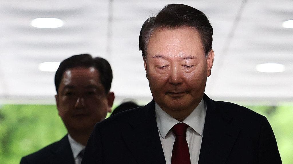 韩国法院判决前总统尹锡悦须赔偿市民精神损失：权力者的责任与问责