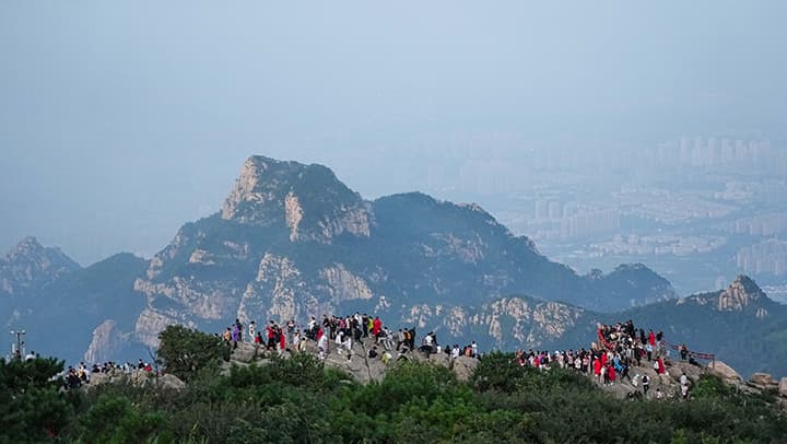 泰山突发"人海现象": 专家称或与当地政府发布的"免费Wi-Fi"有关