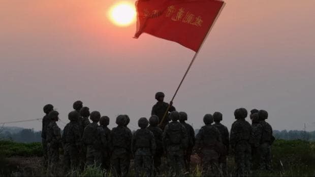 奋进在充满光荣与梦想的征程上