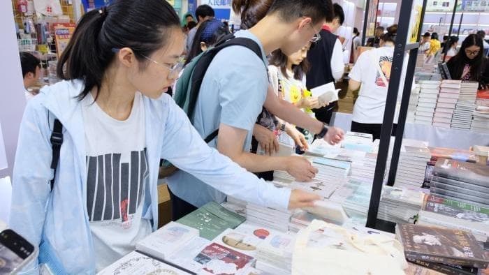2025上海书展：文创热潮下的阅读新时代