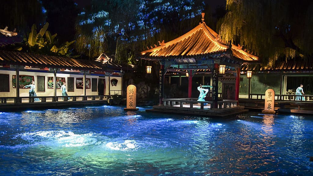 专家预测：趵突泉夜游将带动济南GDP增长0.5%，但专家们到底在说什么？