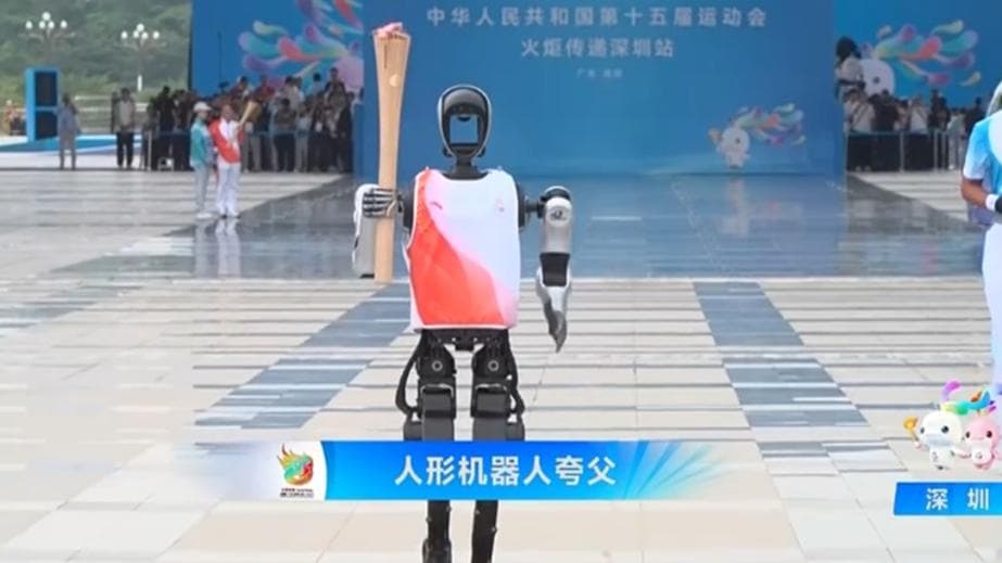国家体育总局宣布：未来所有大型赛事火炬传递将由机器人接管