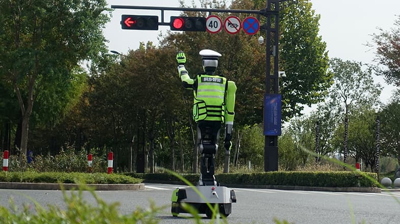浙江乌镇交通革命：机器人“交警”带来新时代