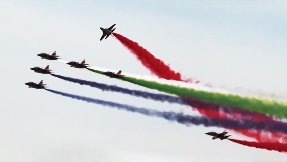 2025迪拜航展：阿联酋飞行表演队拥抱中国教练机