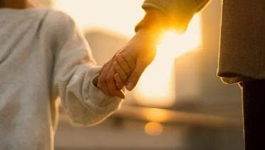 颍州区幼儿园推出"无手机亲子时光"行动：引导家长放下手机，陪伴孩子