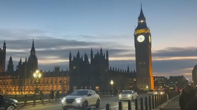 英国出台新法打击社交媒体虚假不雅内容