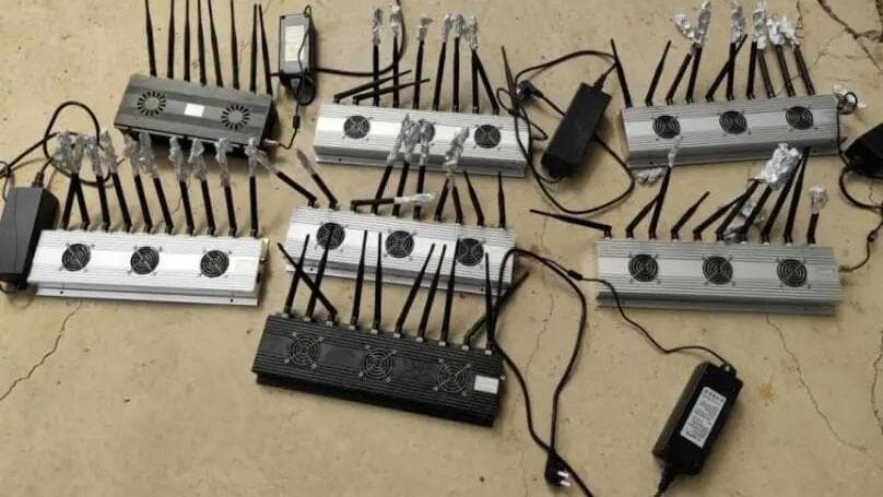 养殖场无人机防御战略：用干扰器保家卫农