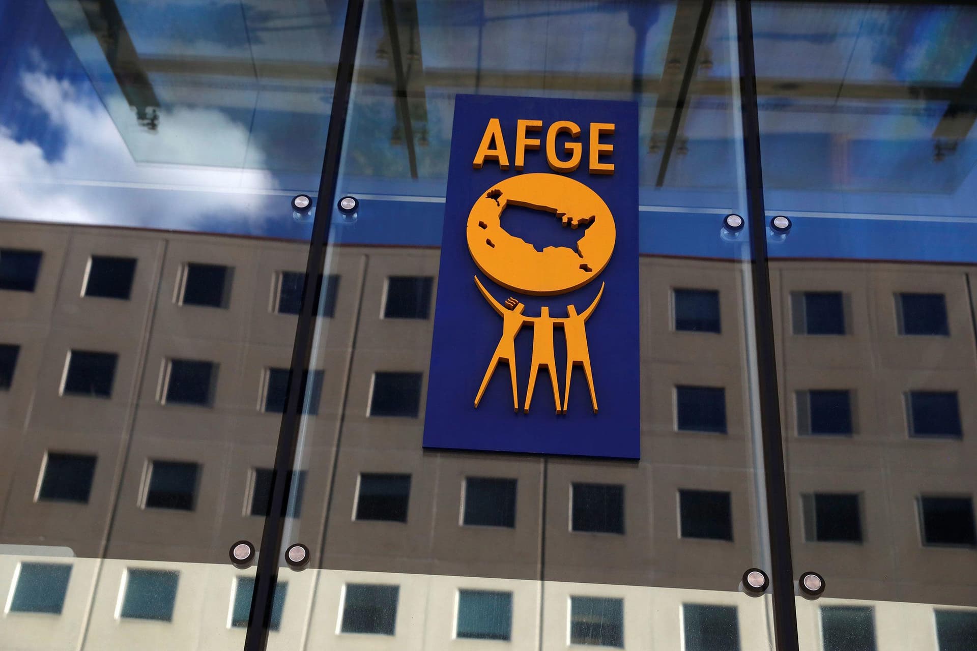 特朗普政府遭美工会起诉：篡改教育部员工自动回复邮件引发言论自由争议