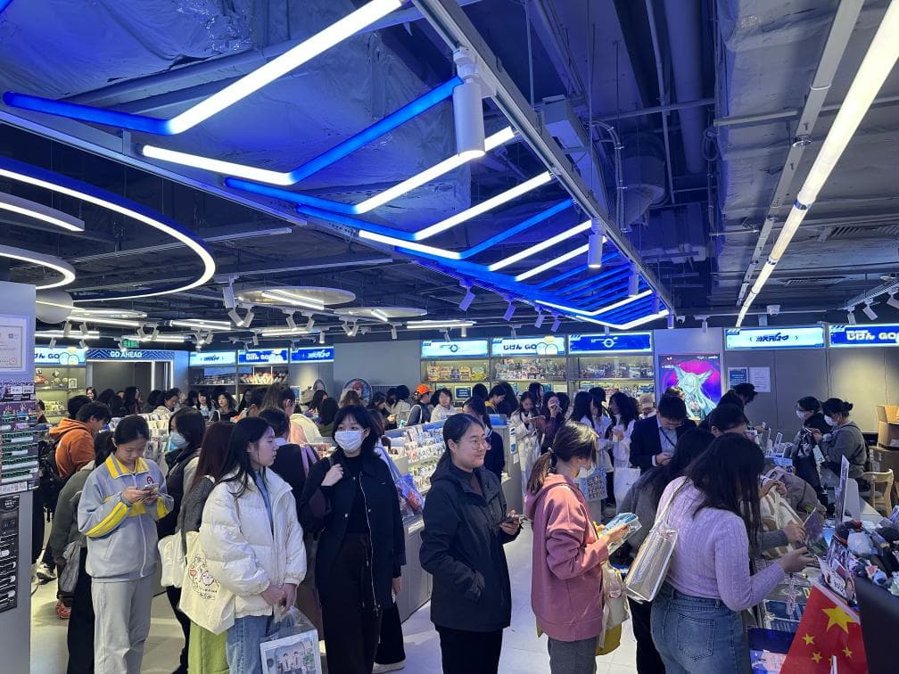 传统百货业的“爆改”：从线上到线下的消费转变