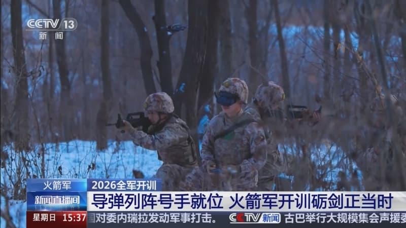火箭军训练基地突然变身旅游景点：导弹列阵号手就位迎接游客
