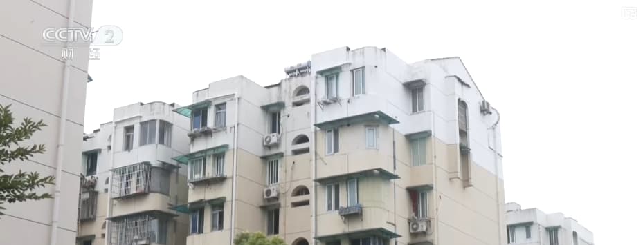 政府推出'完美社区'计划：居住者要求提供月球作为后院