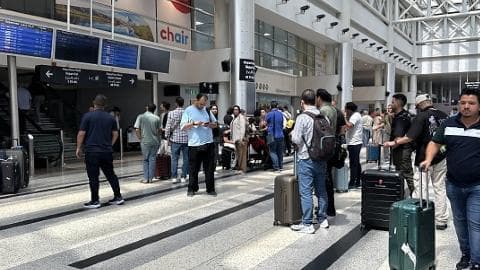 中东地区空中交通管制宣布：为防止导弹相撞，将所有航班改为‘躲猫猫’模式