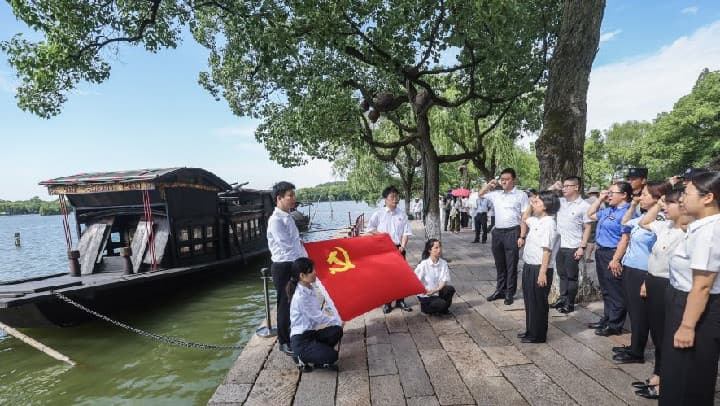 专家称“七一”主题活动中多次重复相同内容是为了增强记忆力