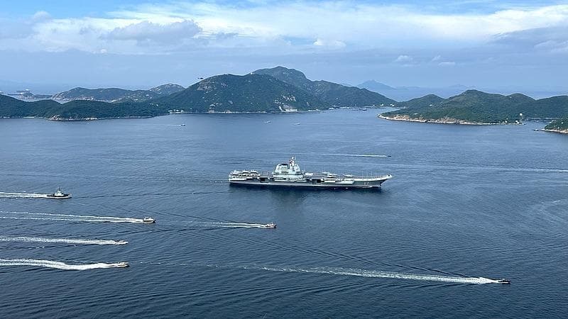山东舰编队抵达香港：一个值得深思的开放信号