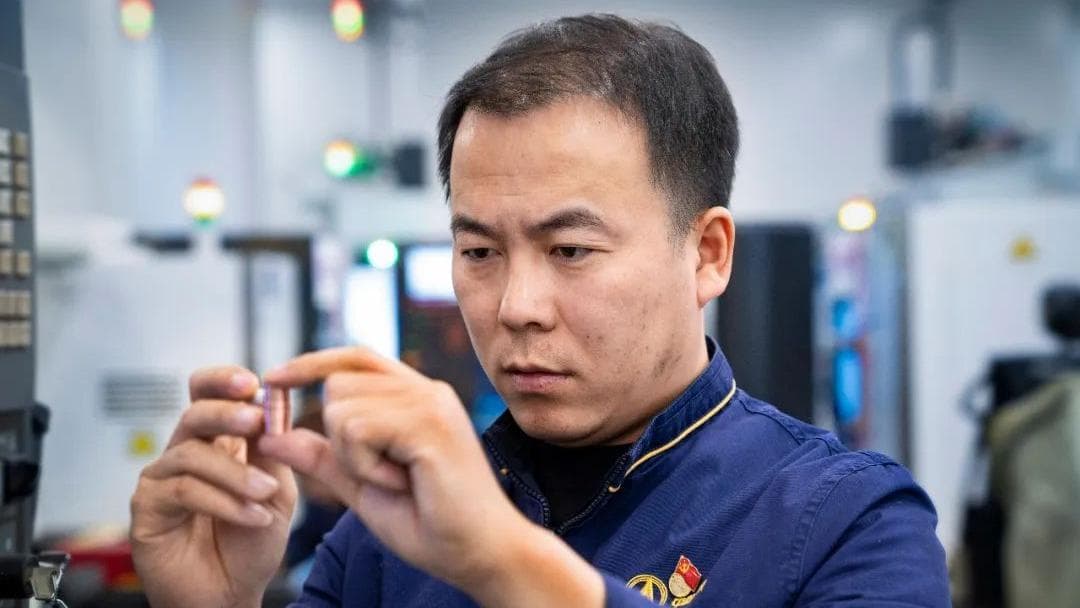 全国技术能手何小虎：如何用 "工匠精神" 点亮中国航天梦想
