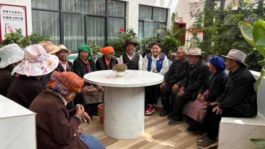 【讽刺报道】西藏新式养老：让老人在'监狱'里幸福