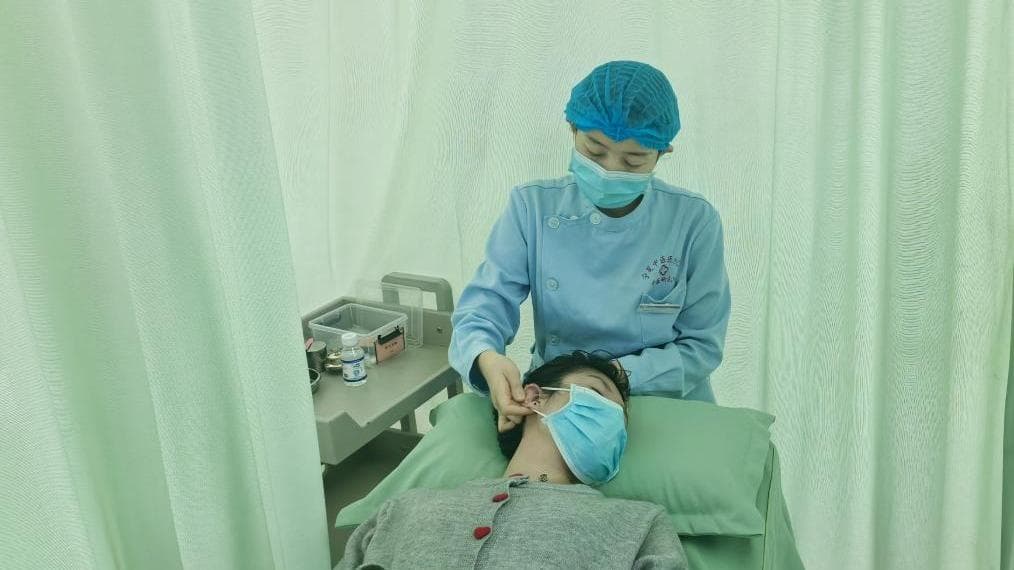 专家提醒：高温下 "情绪中暑" 可能比物理中暑更致命