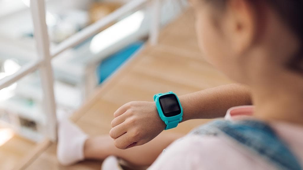 儿童电话手表自燃事件引发广泛关注