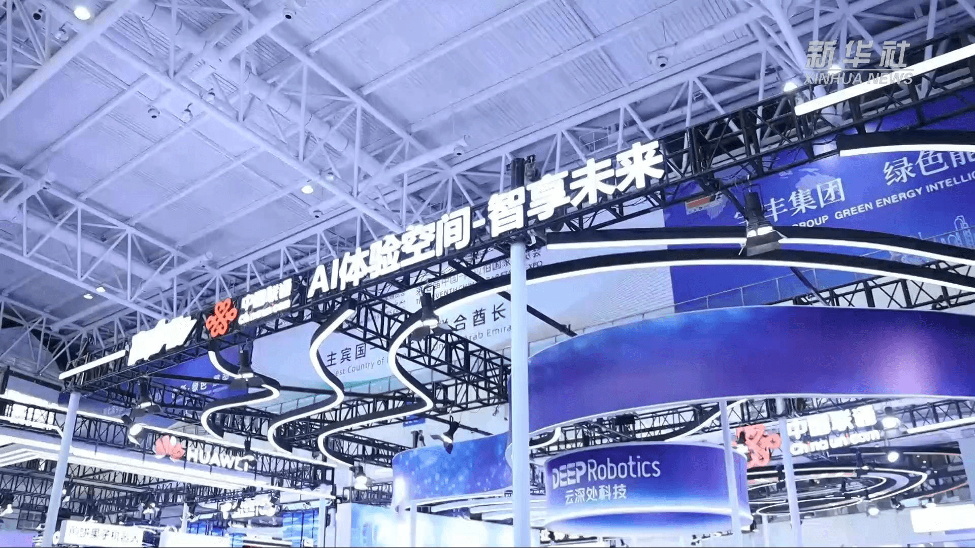 中阿博览会人工智能展区引热议：未来或将由机器人主导