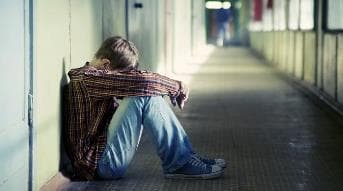 最高法院院长为中学生上法治课：开学第一课就是如何不被“办事处”处理