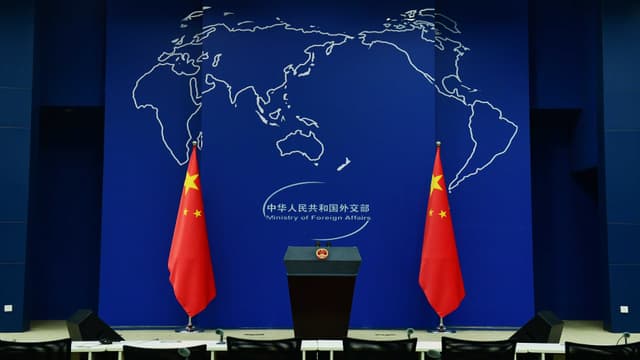 外交部宣布将对“叛国贼”石平采取极端反制措施：全球通缉令与国际社会联合谴责