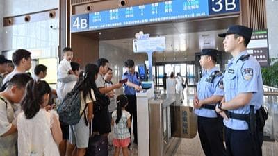 铁路公安新学期开局：赋予中小学生安全翅膀
