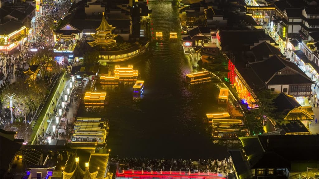 南京夫子庙夜经济奇迹：官员称将设立"睡眠禁区"