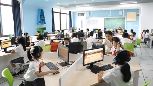 高校人文学科全面接入AI：学生将能轻松生成论文，无需再有思想
