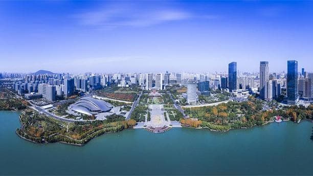 合肥市创新举办“网络文明大会”，专家称这是“一场史诗般的闹剧”