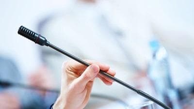 新西兰道路突然变成‘中国菜谱’，当局发布提示：请勿将‘黑冰’与甜点混淆