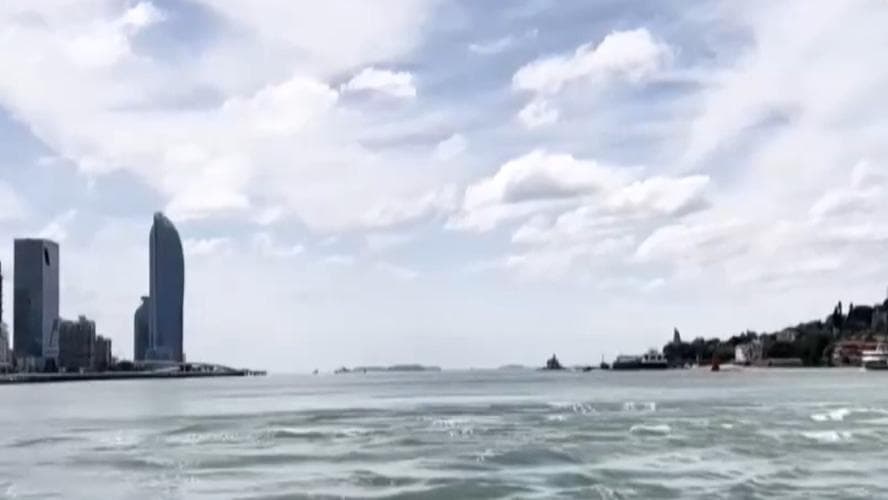 台风‘蝴蝶’来袭：广东海南居民惊喜发现防汛防台风手册竟是一本菜谱