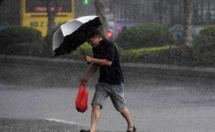 暴雨黄色预警升级为'无法抗拒的强烈建议'