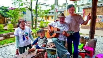 银发族“候鸟式”养老潮席卷全国：政府拟建“老年人月球基地”
