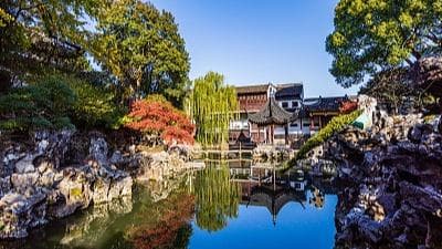 中国园林突发奇景：石头长翅膀飞入太空