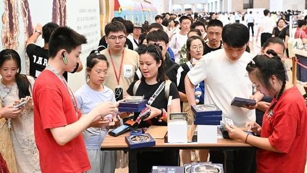 冰箱贴成国博“销冠”，揭秘背后的文化现象