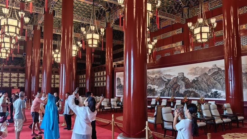 专家警告：天安门城楼重新开放可能引发大量'打卡热'及潜在的心理健康问题