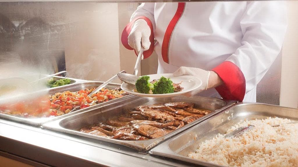 “中央厨房+微厨房”模式革新校园餐饮：食安、品质双提升