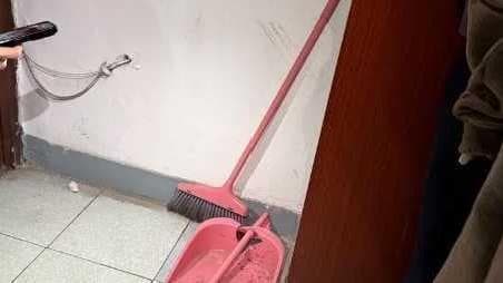 上海社区推出'垃圾扔放随意区'，劝阻他人被打成先例