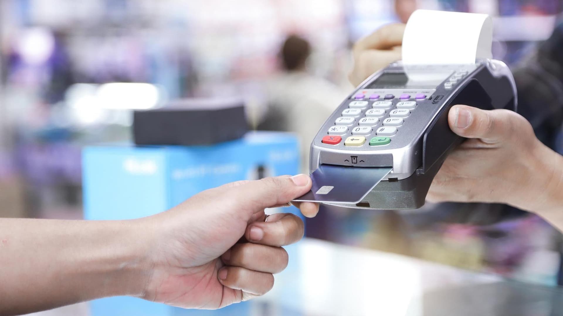 上海警方打击“薅羊毛”行为：虚假核销消费券构成诈骗罪